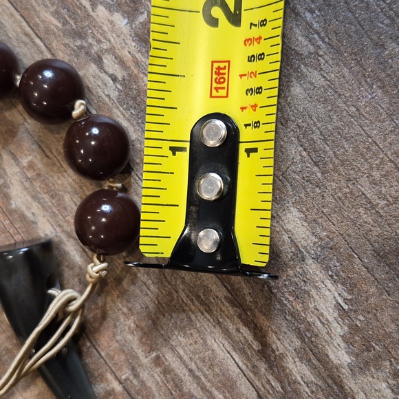 Vintage Brown Graduated Bead Beaige Cord Necklace, Horn Clasp Closure - Picture 10 of 10